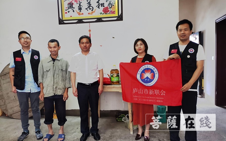 佛教-庐山市佛教协会会长能行法师端午前慰问困难群众