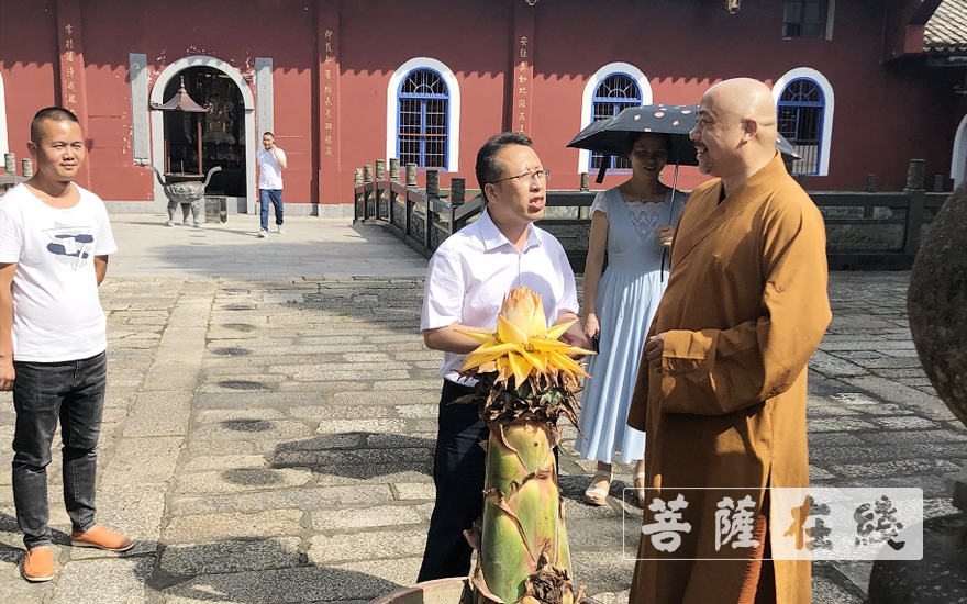 赵文-福州市闽侯县委常委赵文福赴雪峰崇圣禅寺指导宗教工作