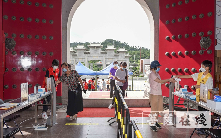 珠海普陀寺开放首日，十方善信网上预约有序参访