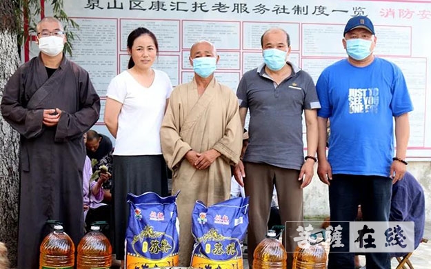 端午习俗-温情端午丨徐州兴化禅寺慰问环卫工人和托老服务社