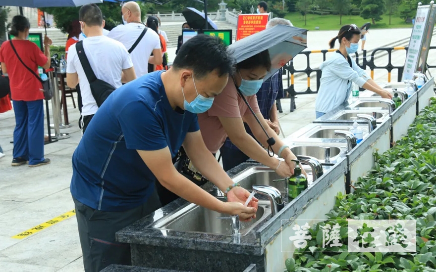 佛教-云门寺开放首日升国旗暨广东佛学院云门学院复课