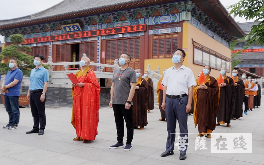佛教-拳拳爱国心 浓浓赤子情 胶州慈云寺开放首日升国旗