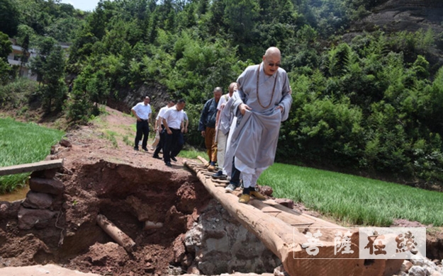 湖南佛教界前往衡阳受洪涝灾害等地帮扶受灾群众