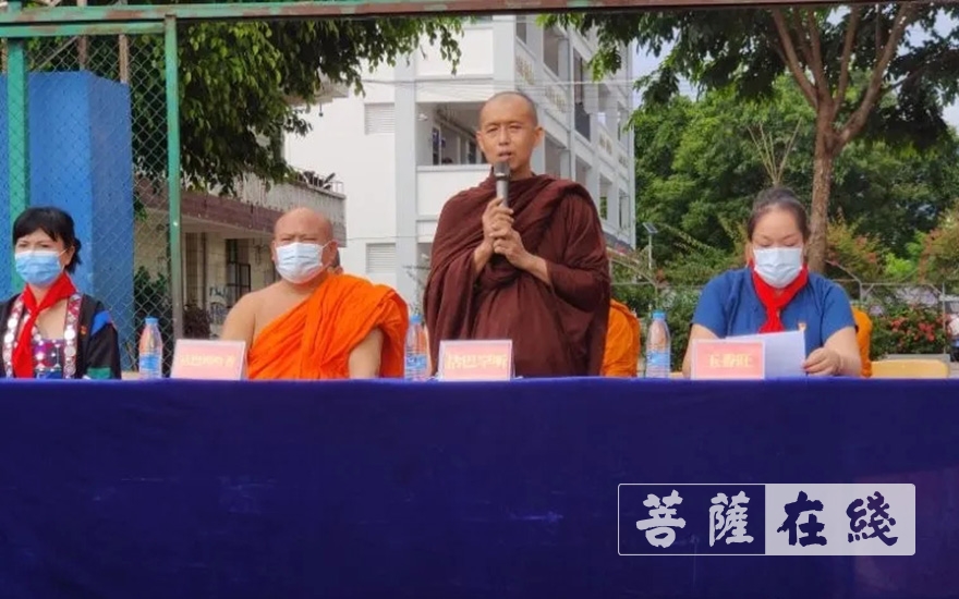 佛教-西双版纳州佛教界开展爱心捐助活动 献礼建党99周年