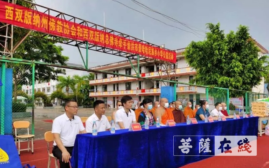 佛教-西双版纳州佛教界开展爱心捐助活动 献礼建党99周年