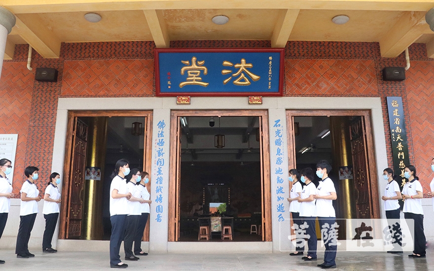 佛教-福建省南天普门慈善基金会携手泉州市各宗教举行共同抗疫捐赠活动