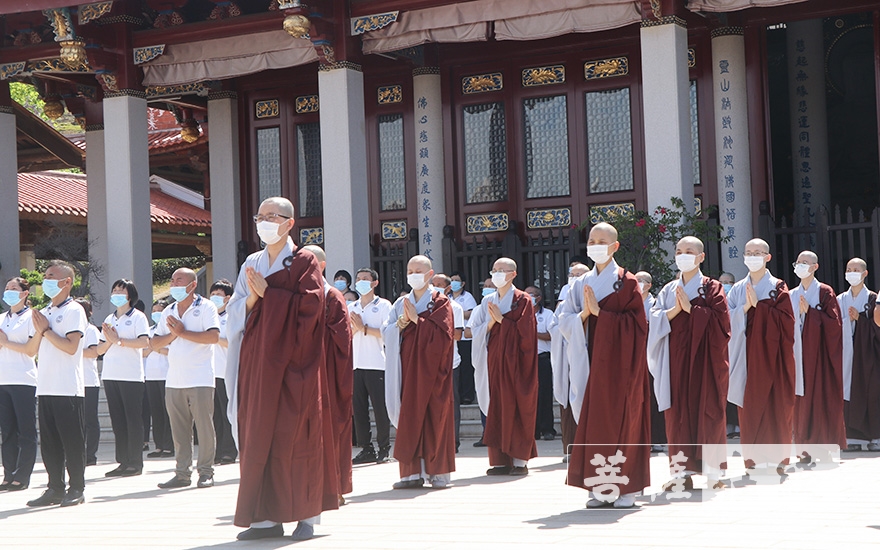 晋江南天禅寺有序恢复开放首日举行升国旗仪式