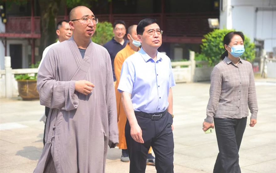 疫情-江苏省民宗委副主任朱亚文一行检查栖霞古寺安全生产专项整治及疫情防控工作