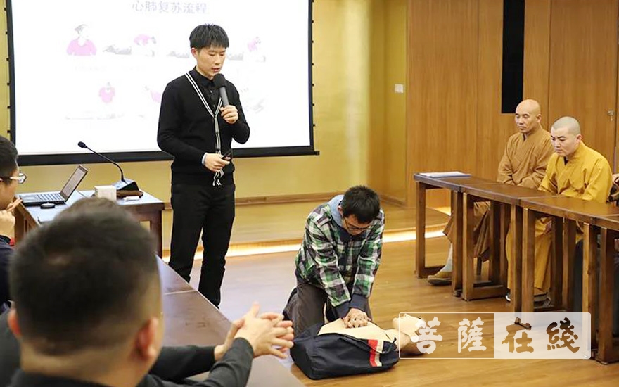 南普陀寺-厦门南普陀寺全面配置“救命神器”AED，织就生命安全保障网