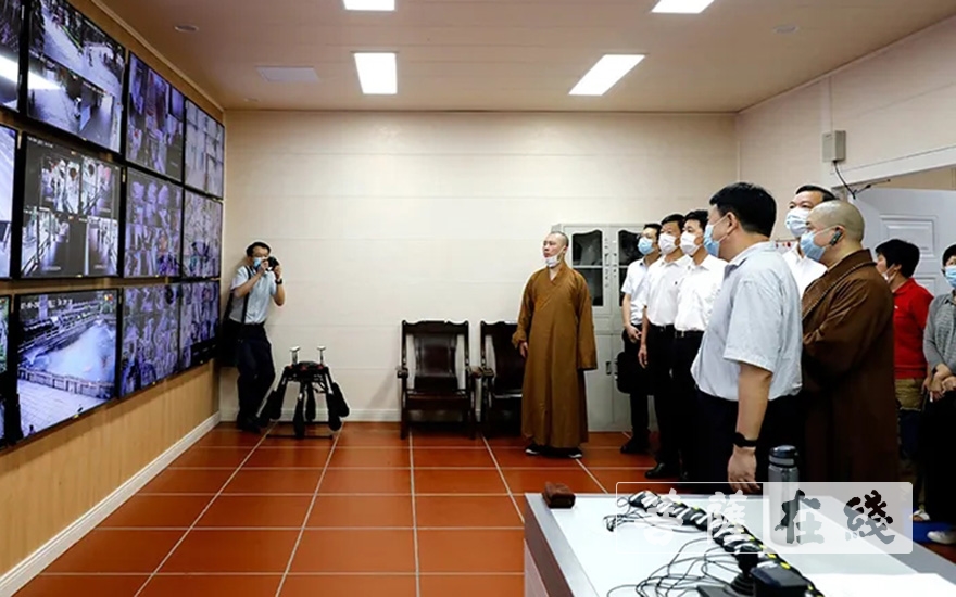 南普陀寺-福建省人大常委会副主任梁建勇在南普陀寺开展宗教立法调研