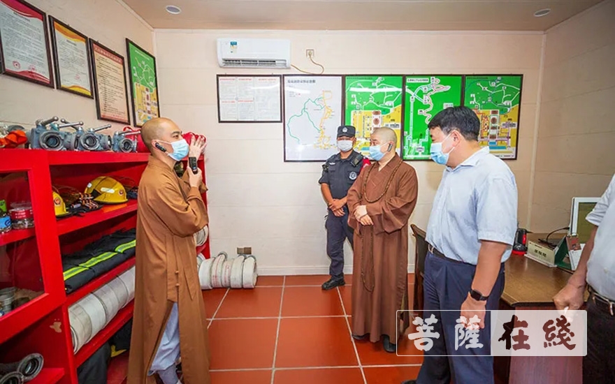 南普陀寺-福建省人大常委会副主任梁建勇在南普陀寺开展宗教立法调研