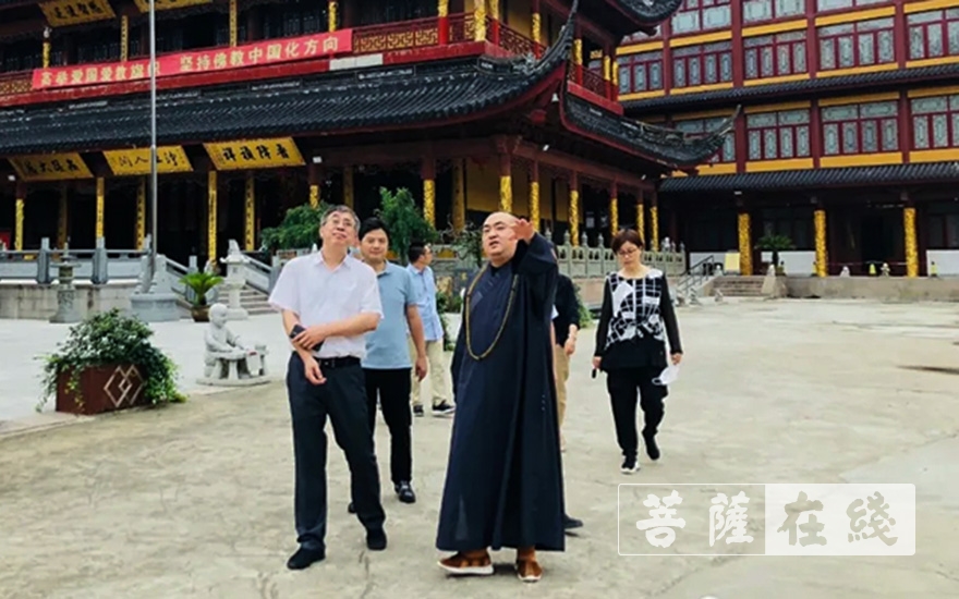 报国寺-上海市青浦区统战部部长王凌宇赴报国寺视察恢复开放情况