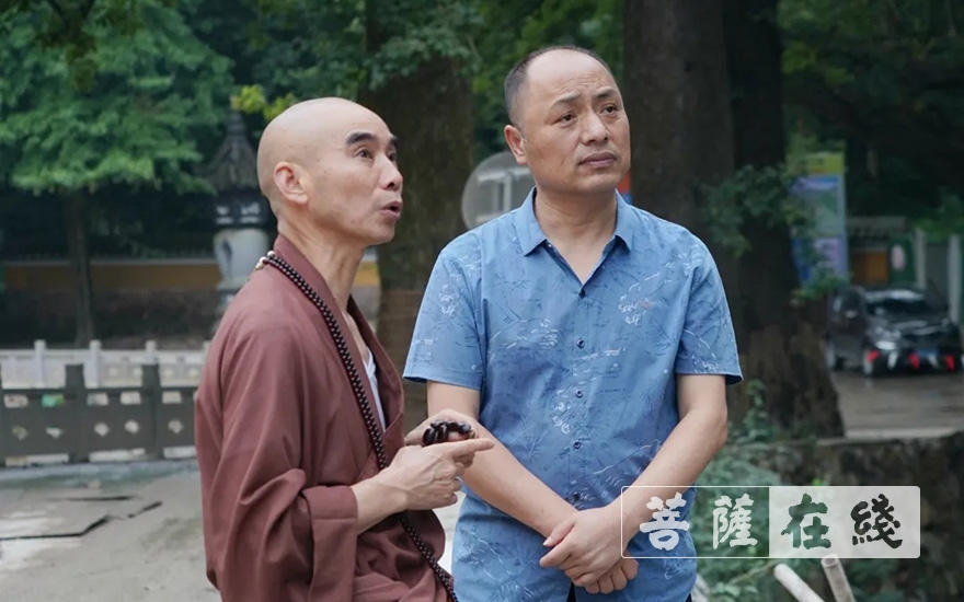 时政-浙江省民宗委副主任钟新章一行走访调研天童禅寺