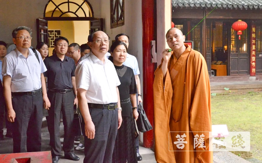 开原-江苏省档案馆馆长陈向阳一行调研开原寺档案工作
