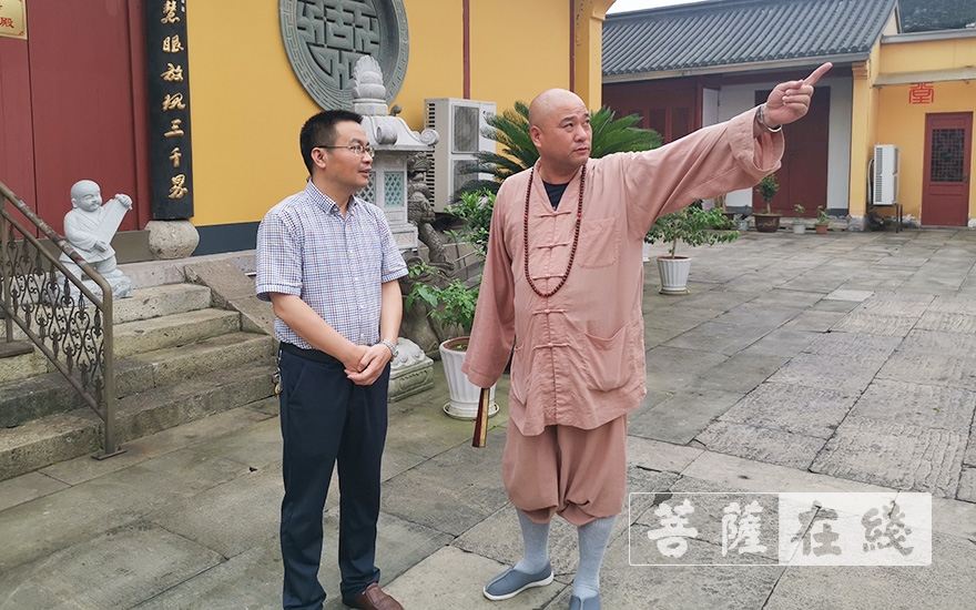 时政-浙江省越城区政协副主席钱伟平一行赴龙华古寺调研指导