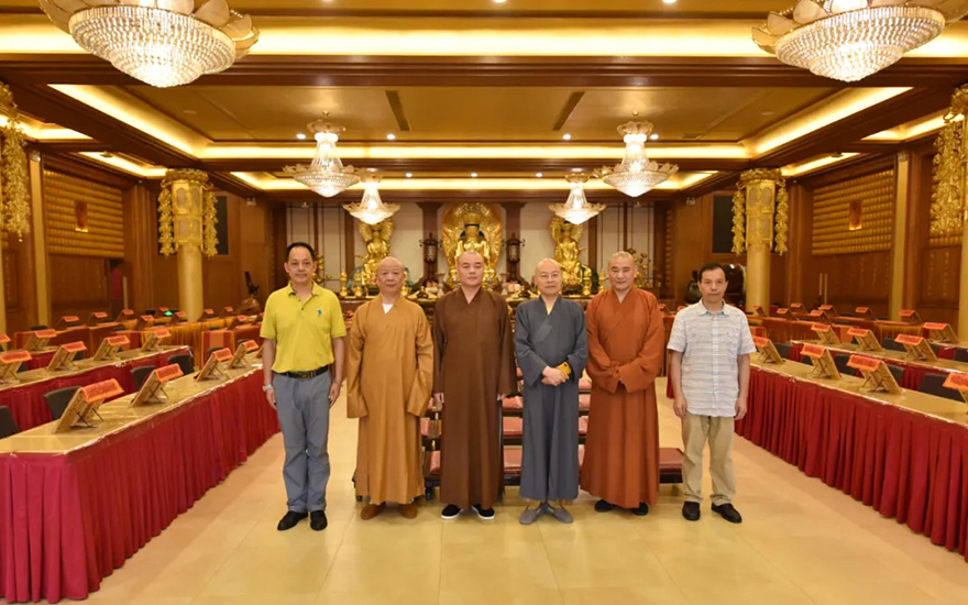 佛教-浙江省佛协副会长光泉法师一行赴长兴寿圣寺调研