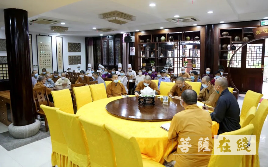 疫情-上海西林禅寺恢复开放首日全力落实疫情防控措施