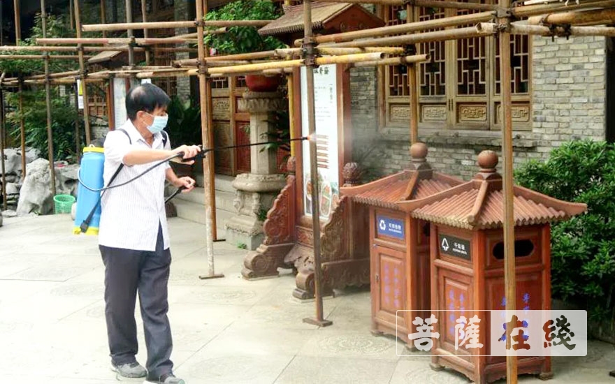疫情-上海西林禅寺恢复开放首日全力落实疫情防控措施