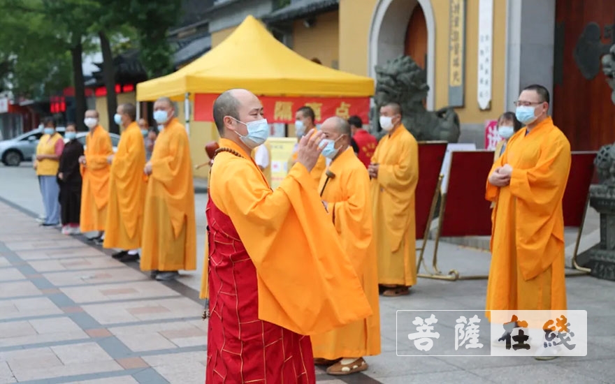 疫情-上海西林禅寺恢复开放首日全力落实疫情防控措施