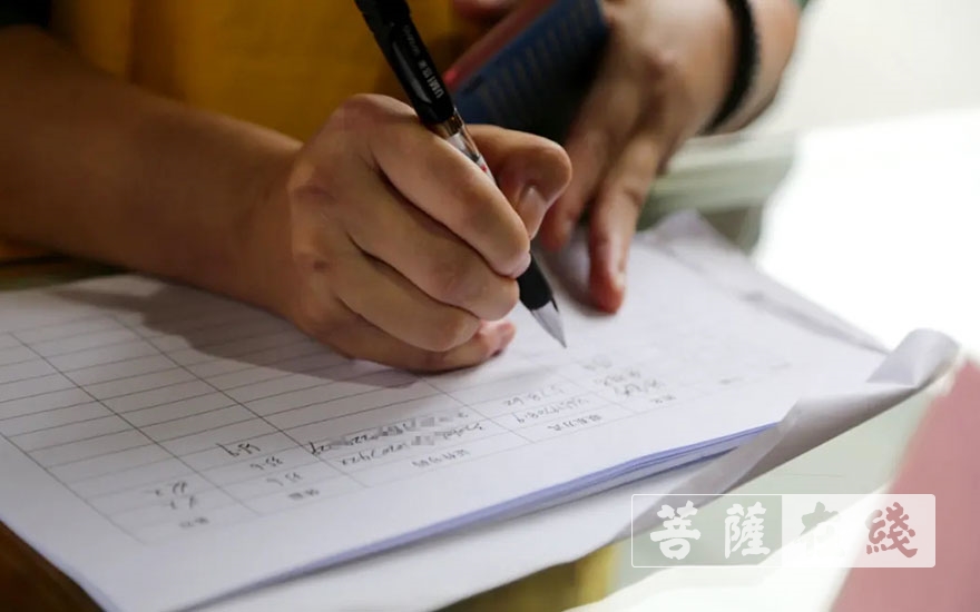 疫情-上海西林禅寺恢复开放首日全力落实疫情防控措施