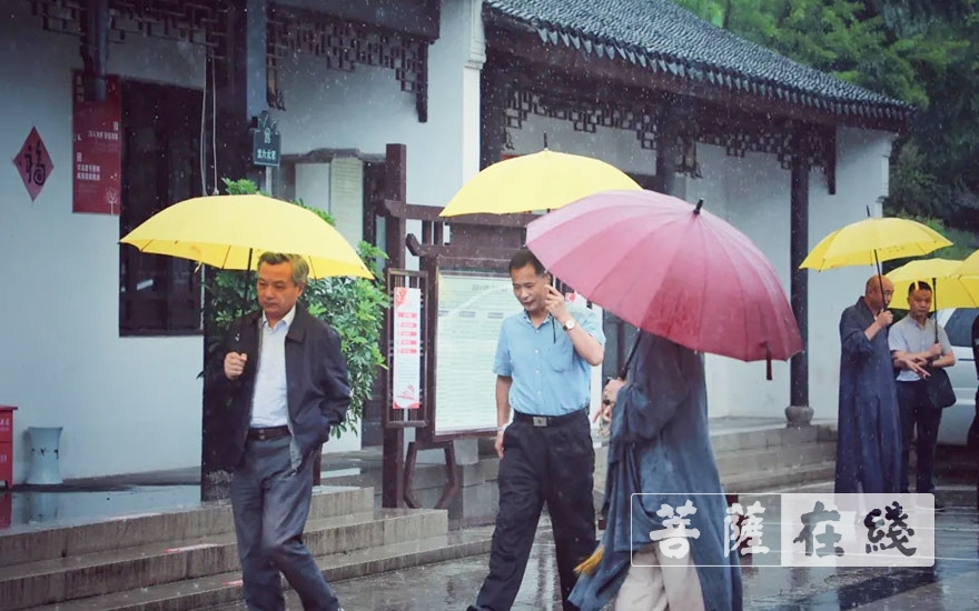 时政-江苏省民宗委副主任何昌林一行赴太仓市同觉寺督查指导安全工作