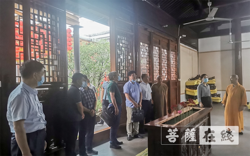佛教-宁波市委统战部常务副部长叶苗赴净业寺调研