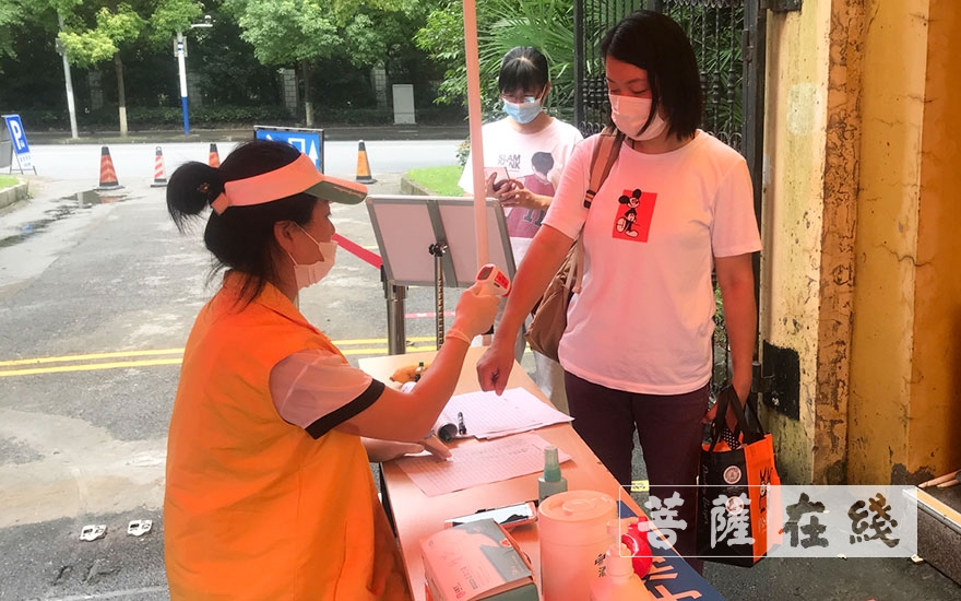 上海市宝山区各寺院分批有序恢复对外开放