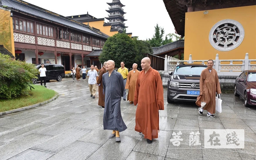 海宁史山禅寺,桐乡香海禅寺,湖州寿圣寺,长兴显圣寺和安吉灵峰寺,并同