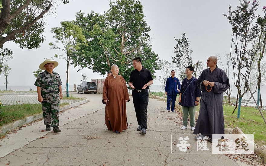 佛教-庐山市佛教协会慰问一线抗洪官兵干部