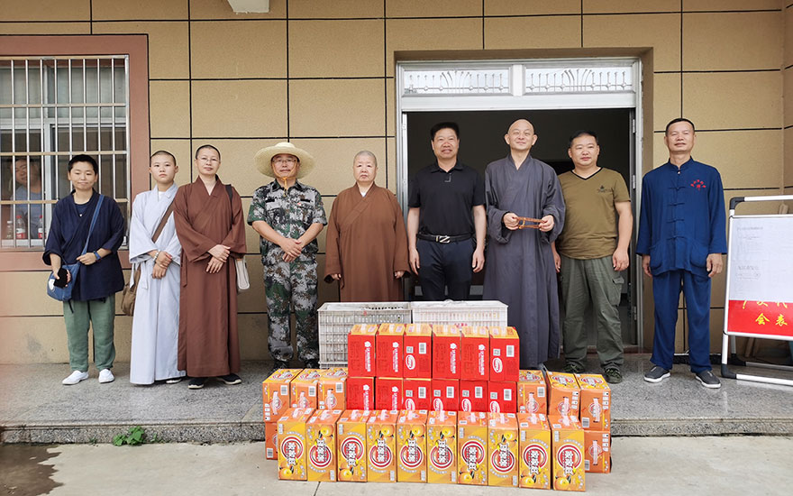 佛教-庐山市佛教协会慰问一线抗洪官兵干部