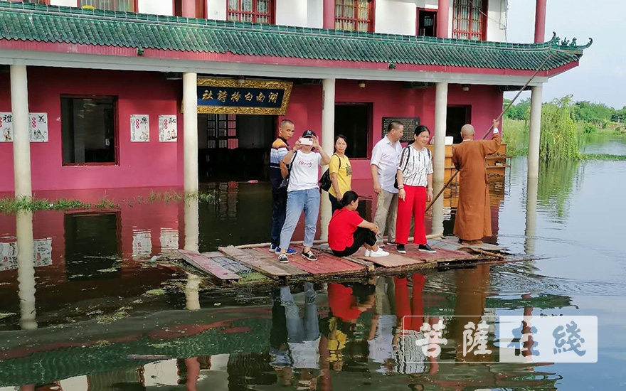 法华寺-广东肇庆义工团向湘阴法华寺捐赠爱心物资