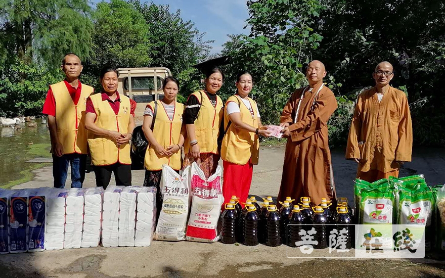 法华寺-广东肇庆义工团向湘阴法华寺捐赠爱心物资