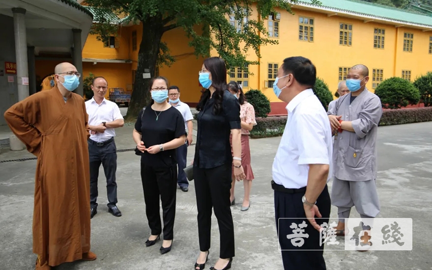 云门寺-韶关市委统战部部长颜珂一行赴云门寺调研恢复开放后的防疫工作