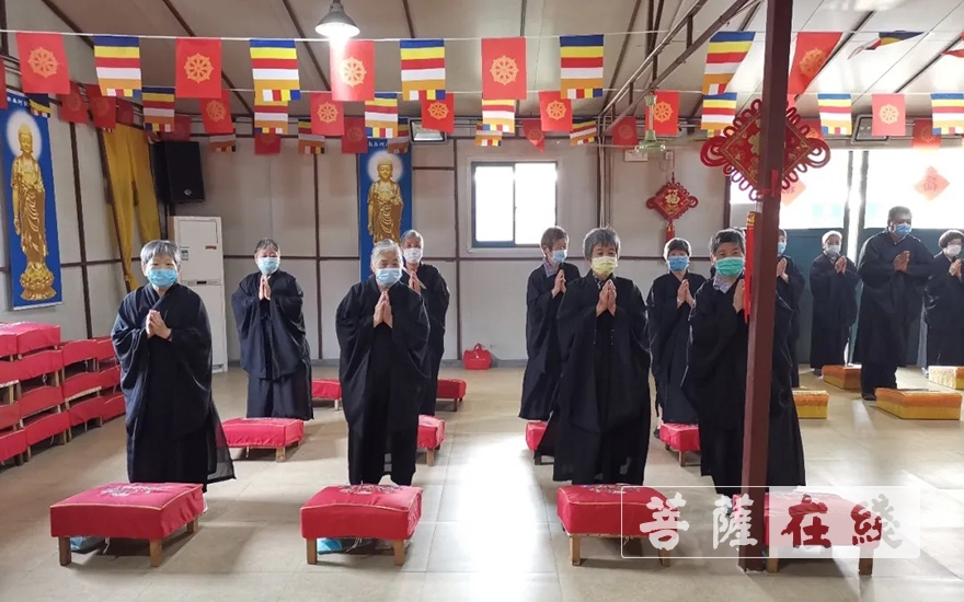 上海省殿禅寺恢复开放首日举行升国旗仪式