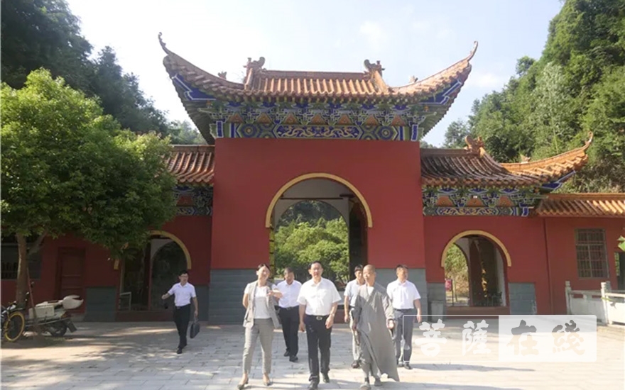 天龙山-赣州市委副书记、统战部部长刘文华赴天龙山寺指导调研