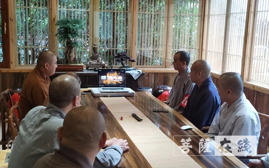 佛教-庆八一建军节 青岛市佛教界举行爱国主义教育观影活动