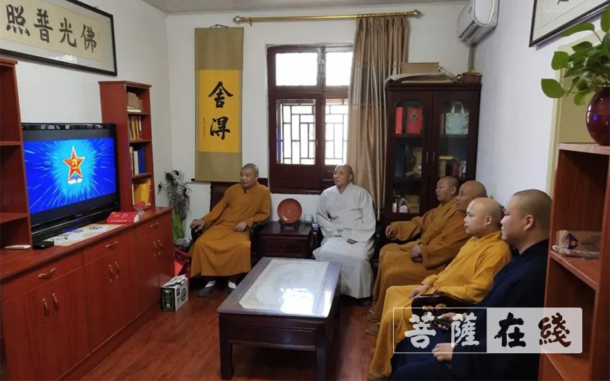 佛教-庆八一建军节 青岛市佛教界举行爱国主义教育观影活动