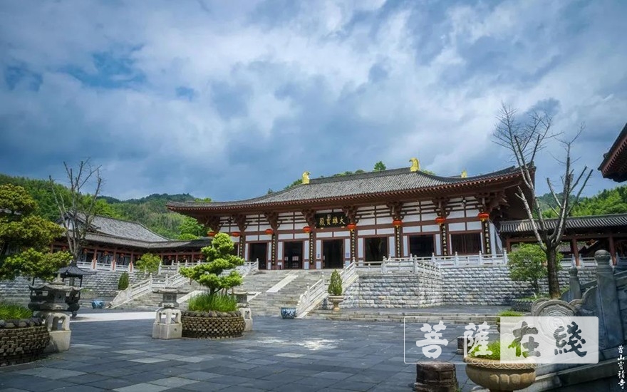 曹山宝积寺-恢复开放首日，曹山宝积寺举行升国旗仪式