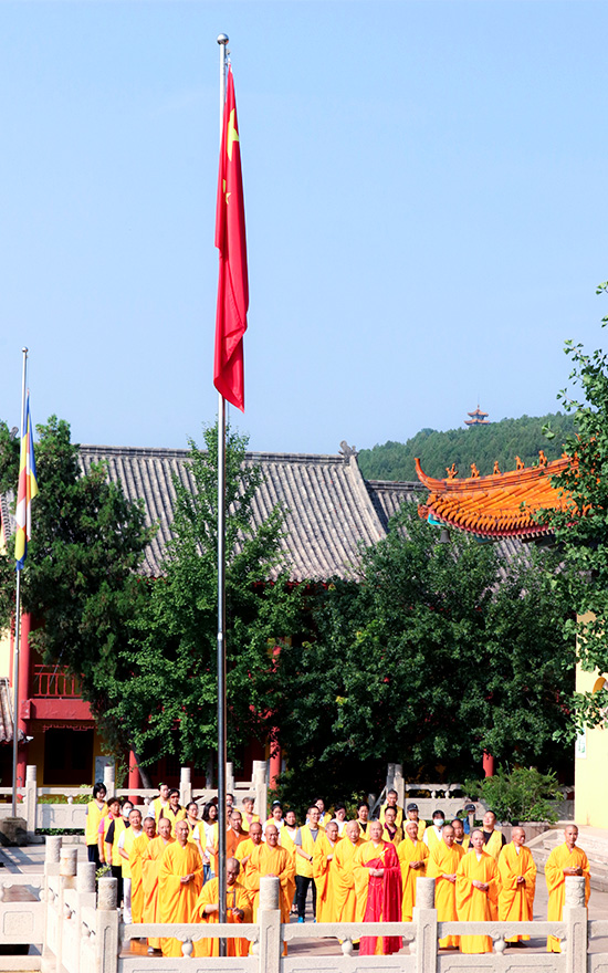 佛教-八一建军节 徐州兴化寺举行升国旗仪式