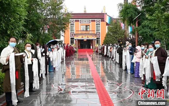 大昭寺-十一世班禅大昭寺礼佛 开启回藏佛事和社会活动