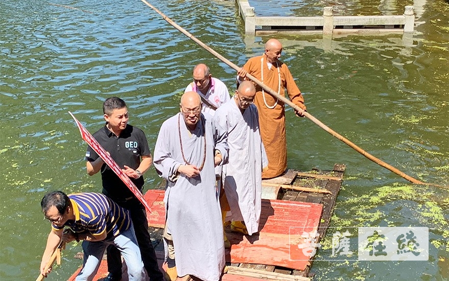 佛教-湖南佛教协会会长圣辉法师赴湘阴法华寺慰问洪灾情况