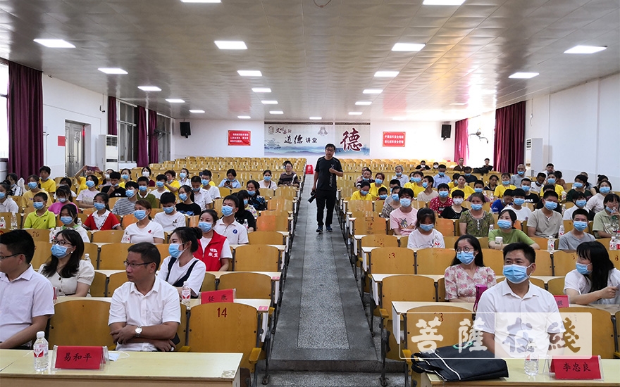 第四届洞庭湖区佛教界百万善款扶贫助学活动在湖南湘阴举行