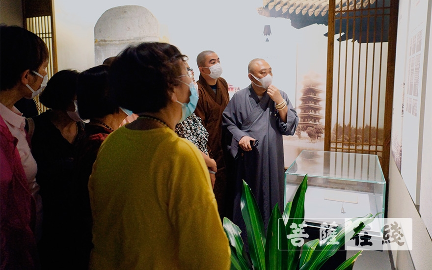 佛教-上海金山区佛教协会组织参观区博物馆学习“四史”