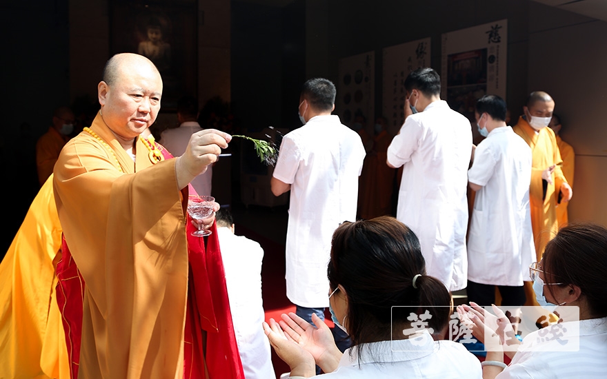 上海玉佛禅寺净素月饼开炉 三十余年匠心传递老上海味道