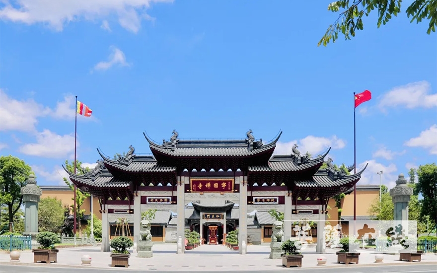 宁国-白白胖胖戳个章  上海宁国禅寺净素月饼新鲜出炉