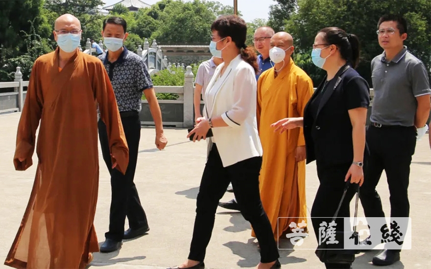 云门寺-梅州市五华县县委常委张爱芳一行赴韶关云门寺考察