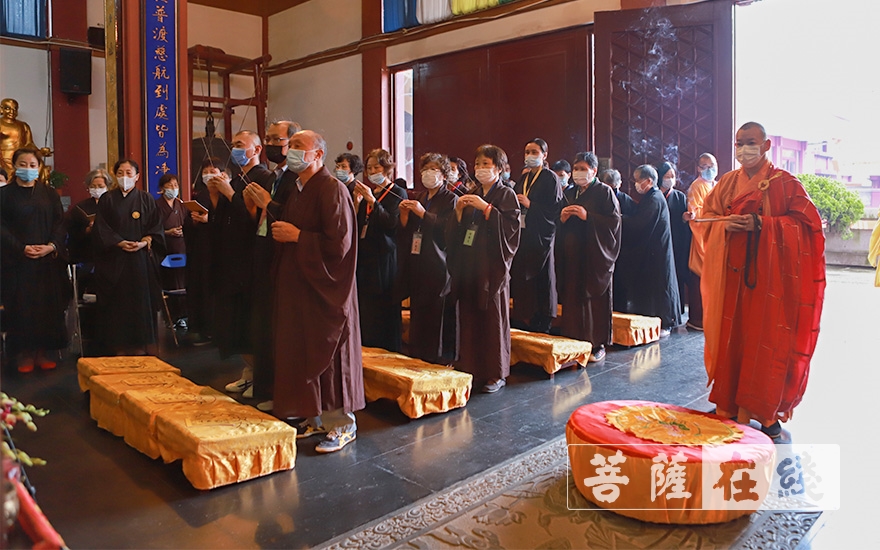 摄影-上海七宝教寺举行中峰三时系念法会