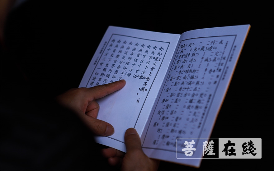 摄影-上海七宝教寺举行中峰三时系念法会