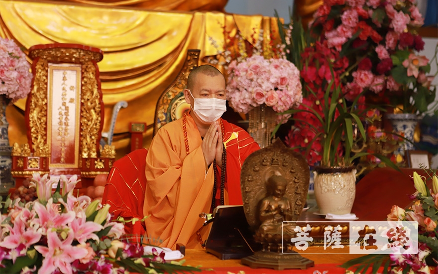摄影-上海七宝教寺举行中峰三时系念法会