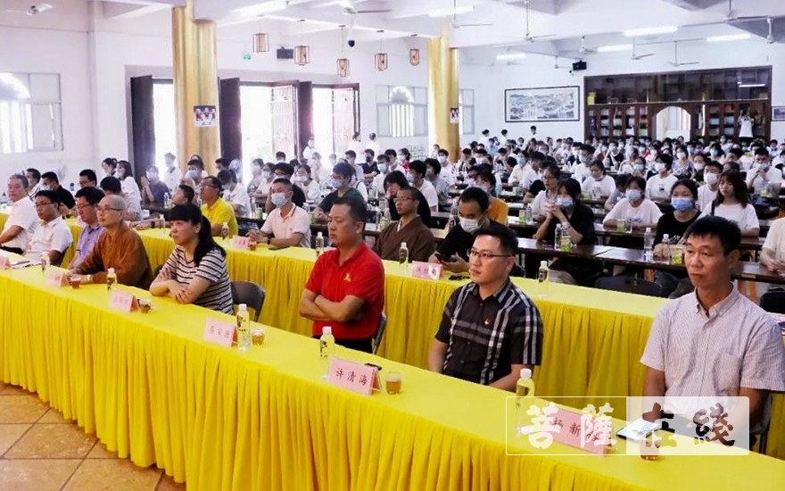 慈善-福建省南天普门慈善基金会资助80位学子，开通勤工俭学绿色通道